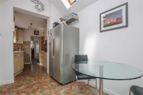 28 Kavanaghs Road, Brentwood, CM14 4NB
