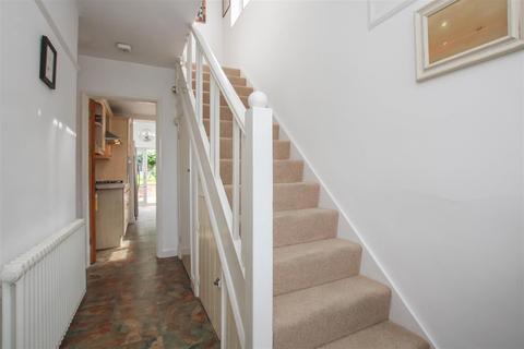 28 Kavanaghs Road, Brentwood, CM14 4NB