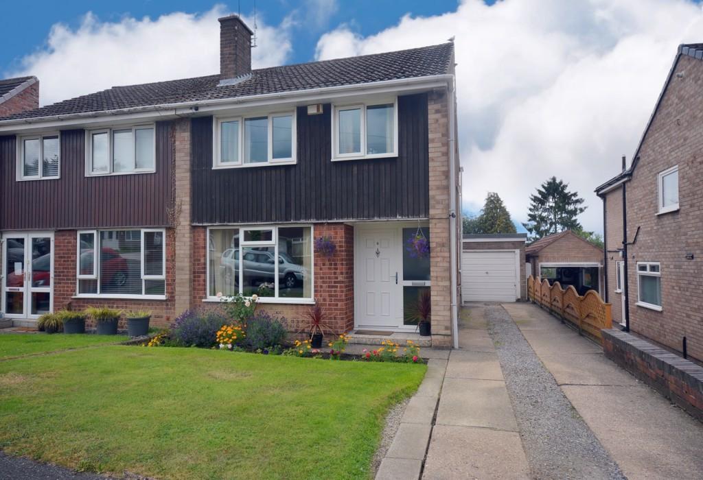 Parkland Drive, Wingerworth, Chesterfield, Derbyshire, S42 6UU 3 bed