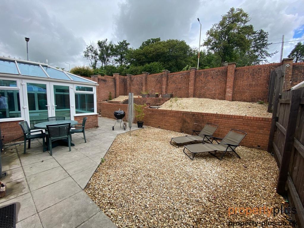NantyFron, Tonyrefail Porth 4 bed detached house £310,000