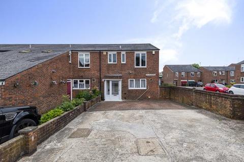 2 Dales Road, Borehamwood, WD6 2SG