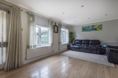 2 Dales Road, Borehamwood, WD6 2SG