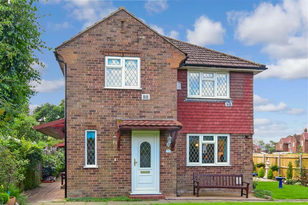 Woodside Crescent, Smallfield, Surrey 3 bed detached house £475,000