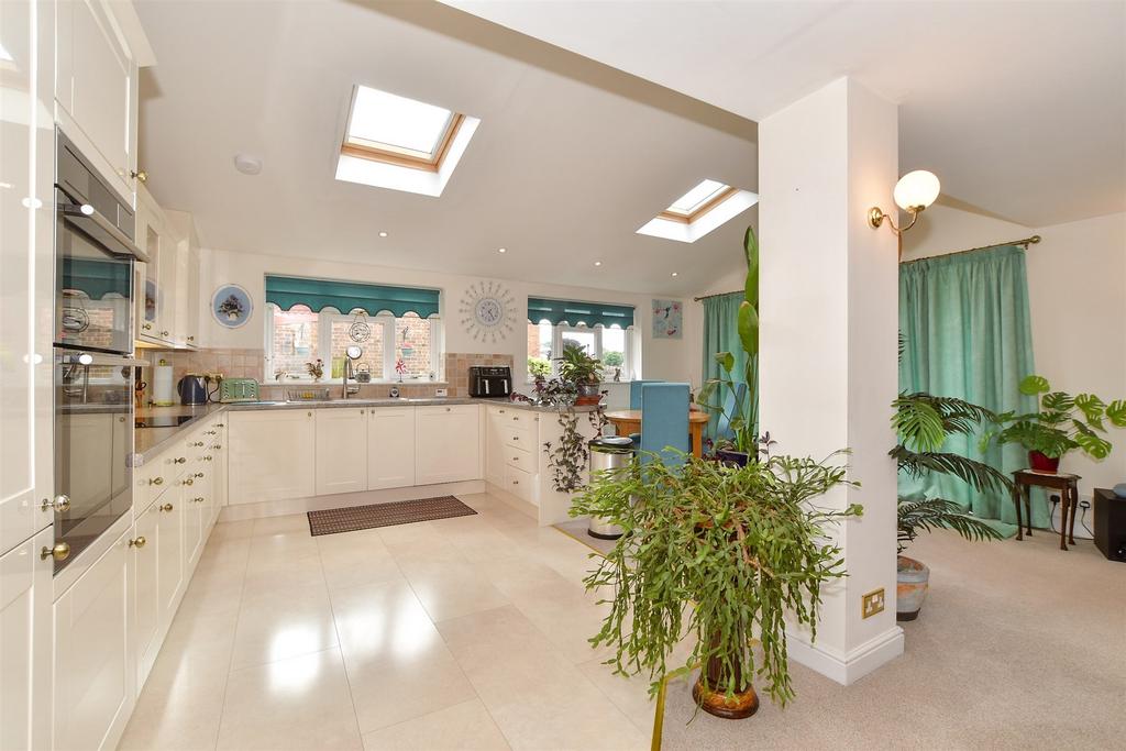 Kitchen/Dining Area