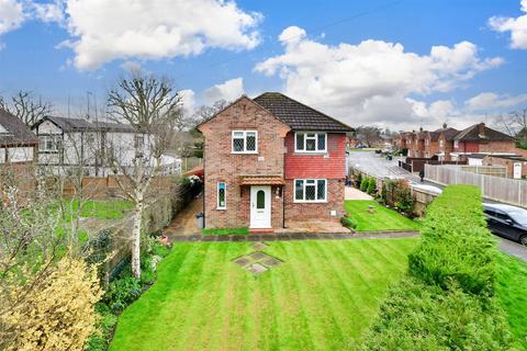 3 bedroom detached house for sale, Woodside Crescent, Smallfield, Surrey