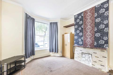 121 Dawlish Road, London, E10 6QW