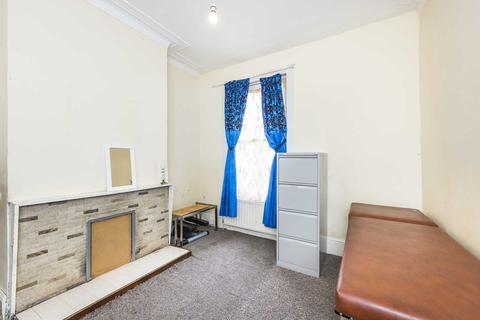 121 Dawlish Road, London, E10 6QW