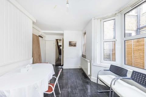 121 Dawlish Road, London, E10 6QW