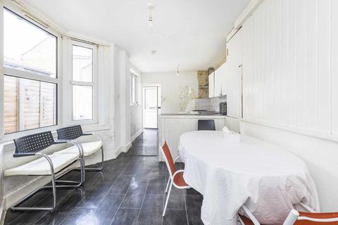 121 Dawlish Road, London, E10 6QW