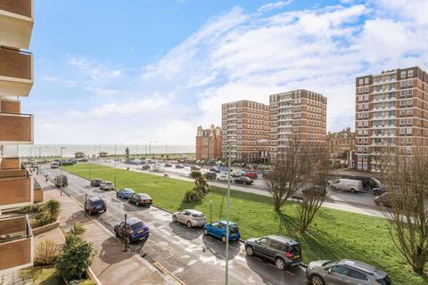 2 bedroom flat to rent, Grand Avenue, Hove