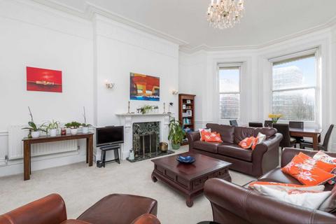 2 bedroom flat to rent, Grand Avenue, Hove