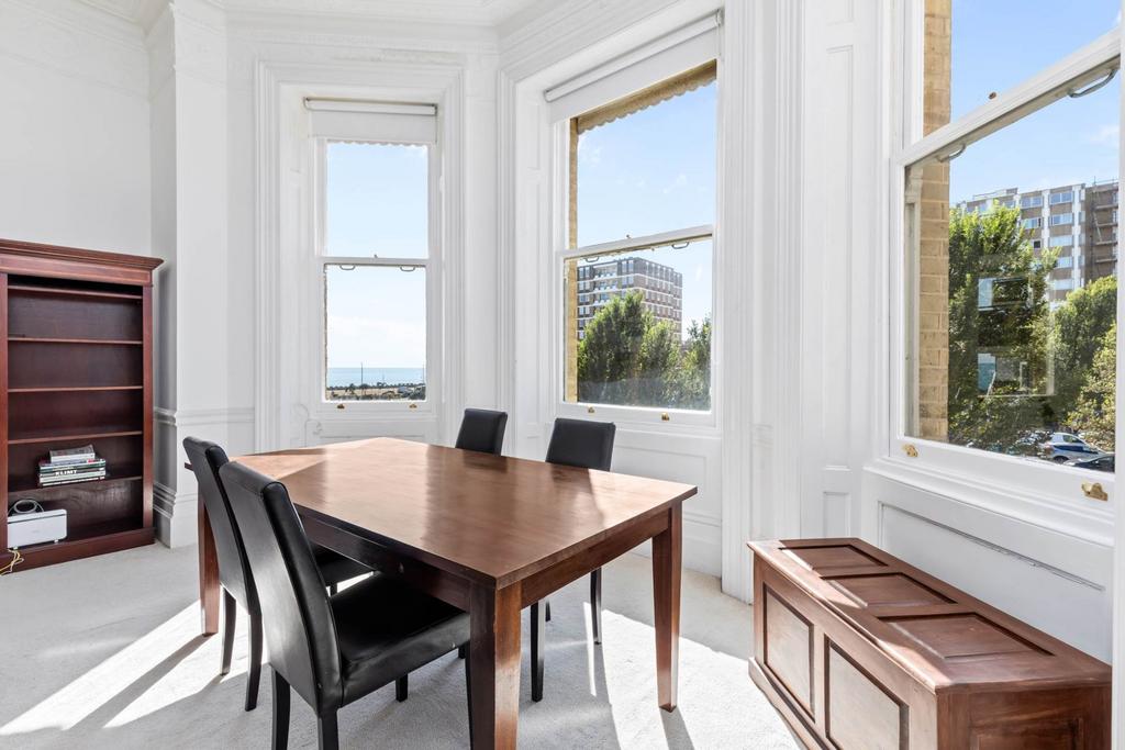 Apartment in Hove, Brighton and Hove - View 2