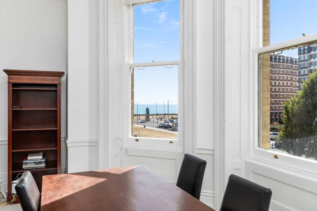 Apartment in Hove, Brighton and Hove - View 4