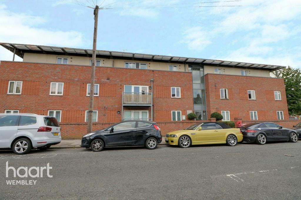 King Crescent, Wembley 3 bed apartment £400,000