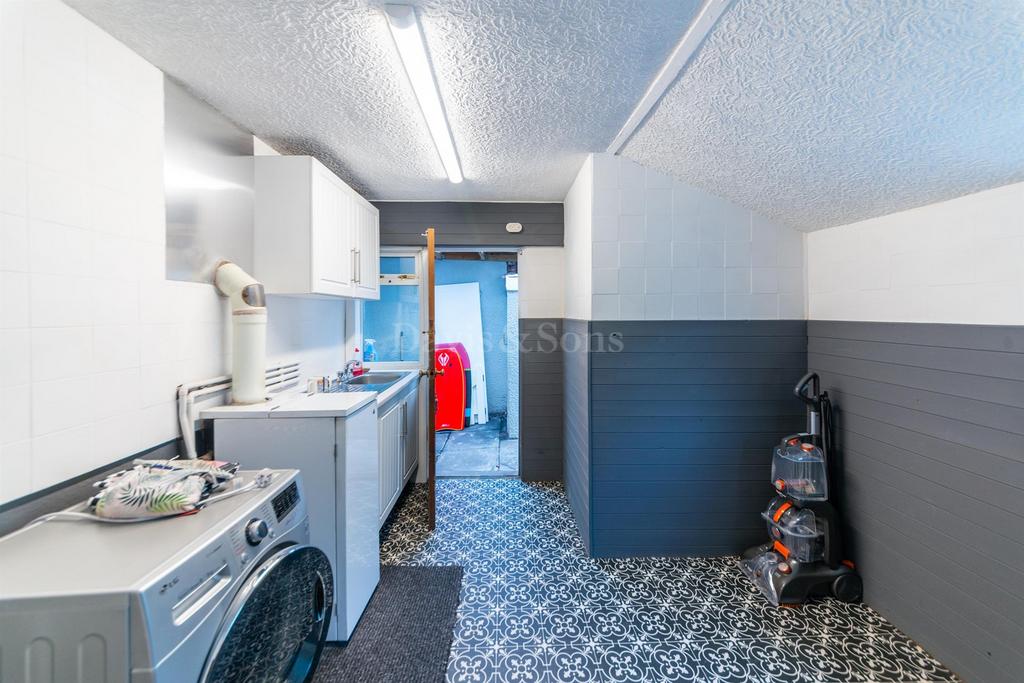 Kitchen/Utility Room