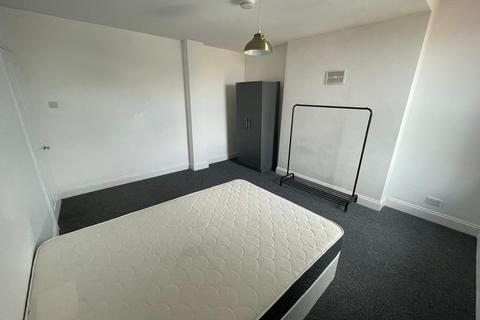 3 bedroom apartment to rent, Brixton Hill, London, SW2