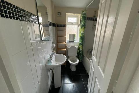 3 bedroom apartment to rent, Brixton Hill, London, SW2