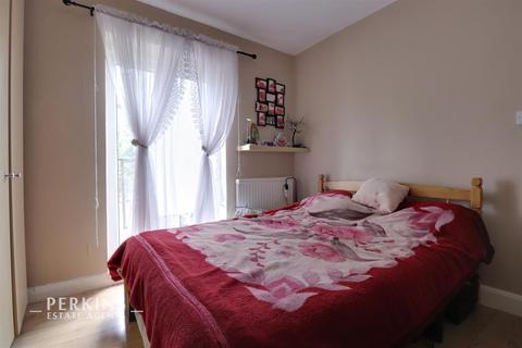 38 Studland Road, London, W7 3QX