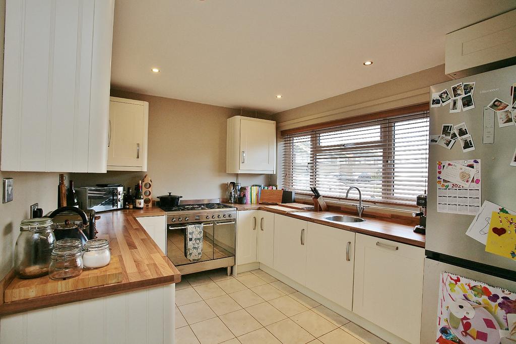 Winters Way, Bloxham 2 bed end of terrace house - £249,950