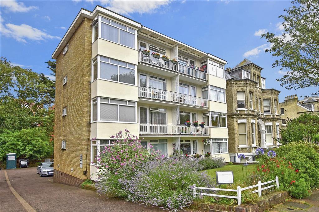Eaton Gardens, Hove, East Sussex 2 bed ground floor flat £300,000