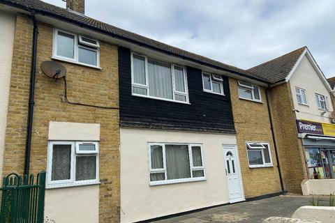 3 bedroom flat to rent, St Giles Close, Dover