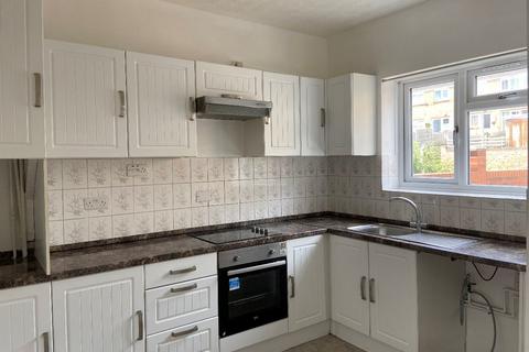 3 bedroom flat to rent, St Giles Close, Dover