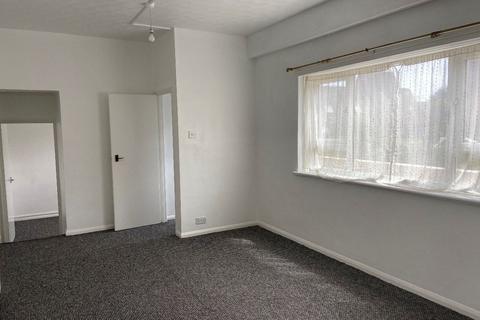 3 bedroom flat to rent, St Giles Close, Dover