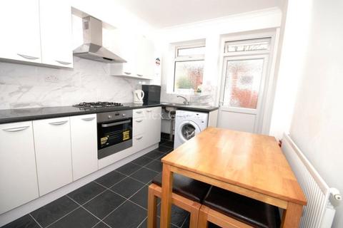 5 bedroom house share to rent - Stewart Road, Leyton