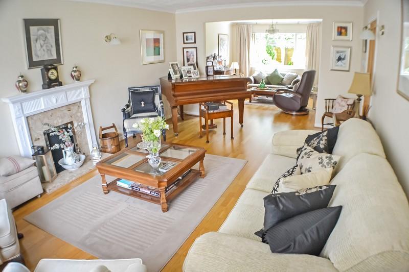 Ffrwd Vale, Neath, Neath Port Talbot. SA10 7EN 4 bed detached house £