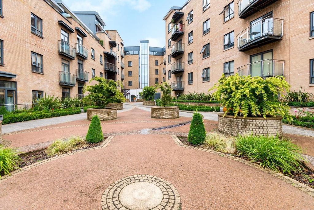 Trinity Gate, Epsom Road, Guildford, GU1 1 bed apartment £290,000