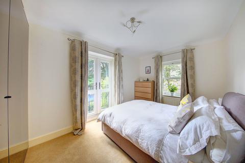 Flat 4, St Nicholas House, 33 Glamorgan Road, Kingston Upon Thames, KT1 4HS