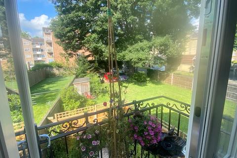 Flat 4, St Nicholas House, 33 Glamorgan Road, Kingston Upon Thames, KT1 4HS