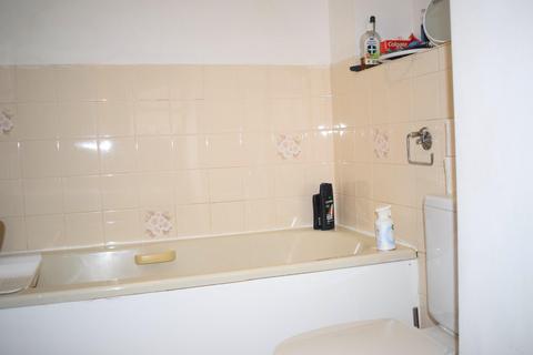 2 bedroom flat to rent, Countess Road, St. James, Northampton, NN5