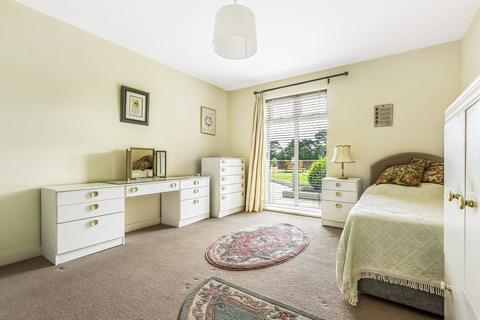 2 Beacon Crescent, Hindhead, GU26 6UG