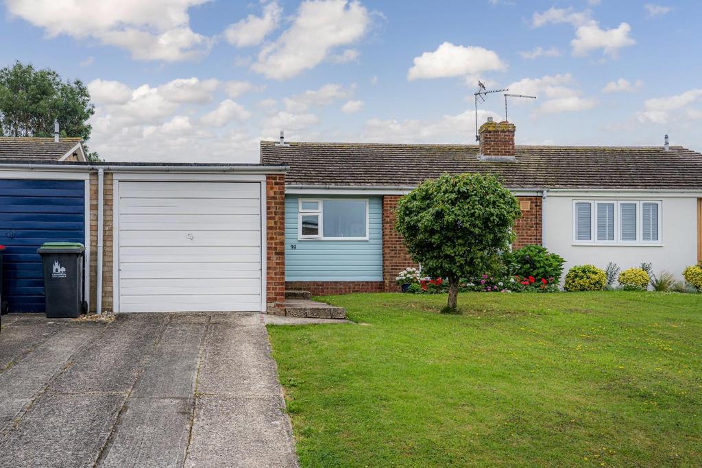 Shearwater Avenue, Whitstable 2 bed semidetached bungalow £350,000