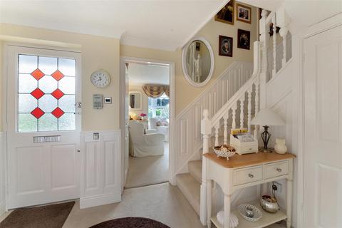 25 Chestnut Close, Kings Hill, West Malling, ME19 4FP
