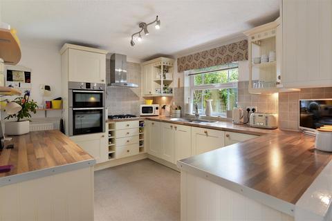 25 Chestnut Close, Kings Hill, West Malling, ME19 4FP