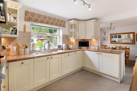 25 Chestnut Close, Kings Hill, West Malling, ME19 4FP