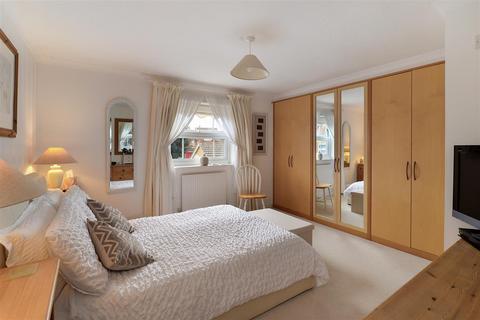 25 Chestnut Close, Kings Hill, West Malling, ME19 4FP