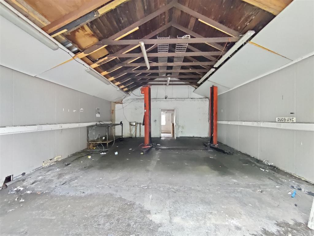 Milltown Street, Radcliffe, Manchester Industrial unit £750 pcm (£173 pw)