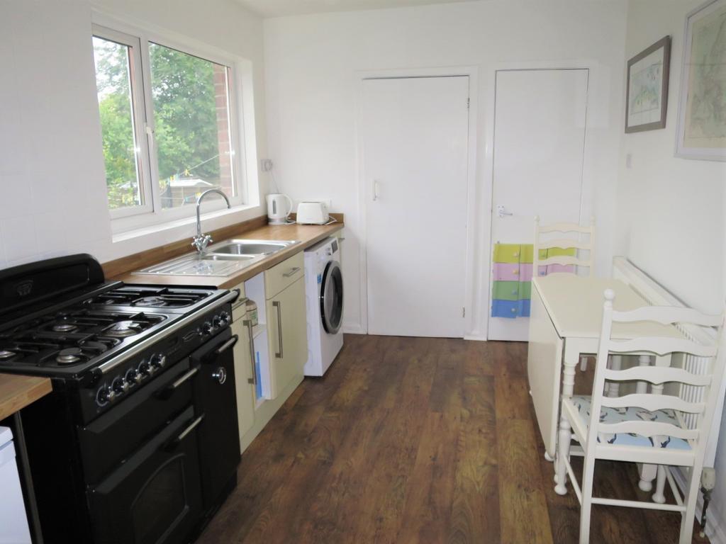 Baker Street, Morley, LS27 2 bed terraced house £795 pcm (£183 pw)