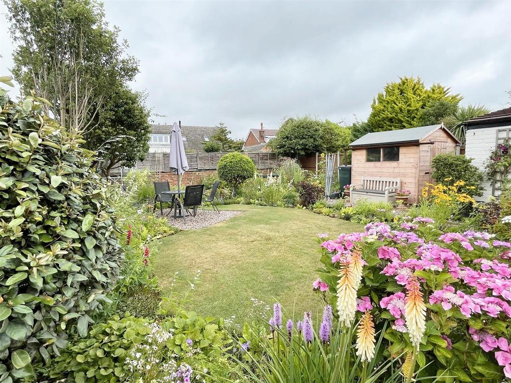 Edwinstowe Road, Ansdell, Lytham St Annes 3 bed detached bungalow £