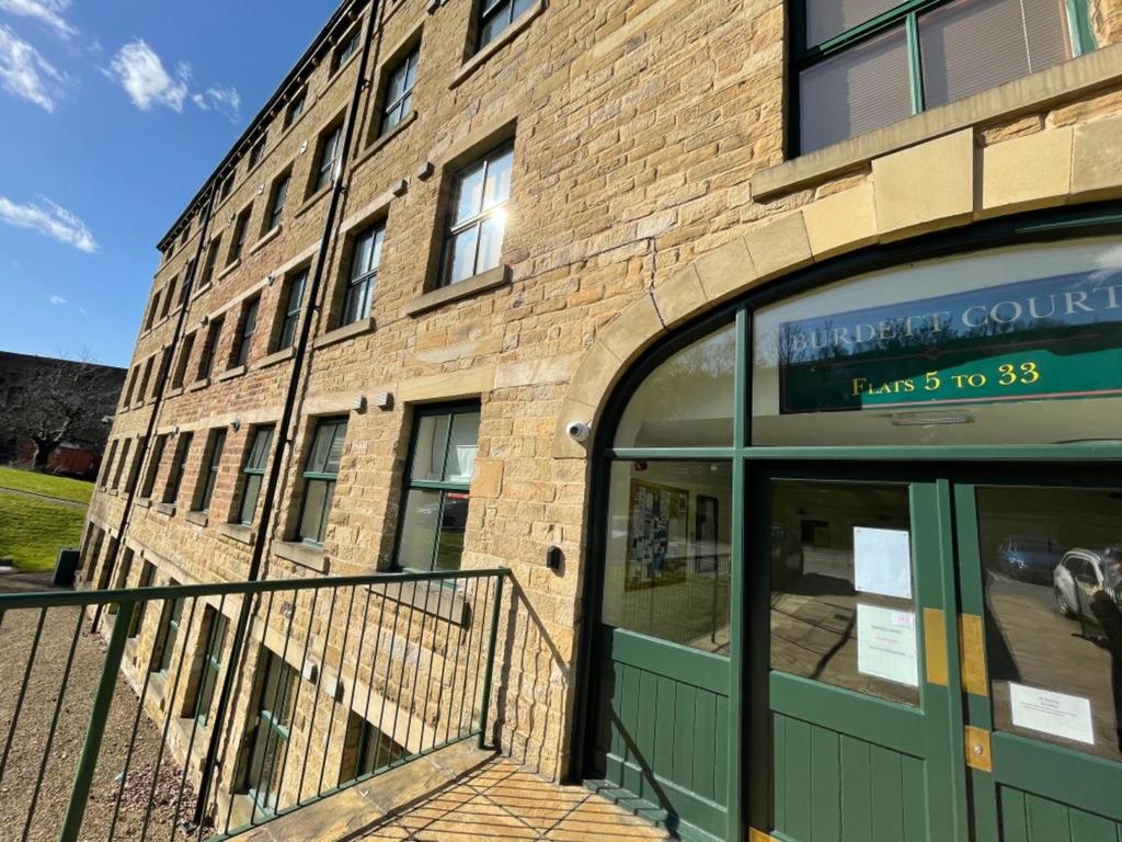 Burdett Court, Navigation Rise... 1 bed apartment £500 pcm (£115 pw)