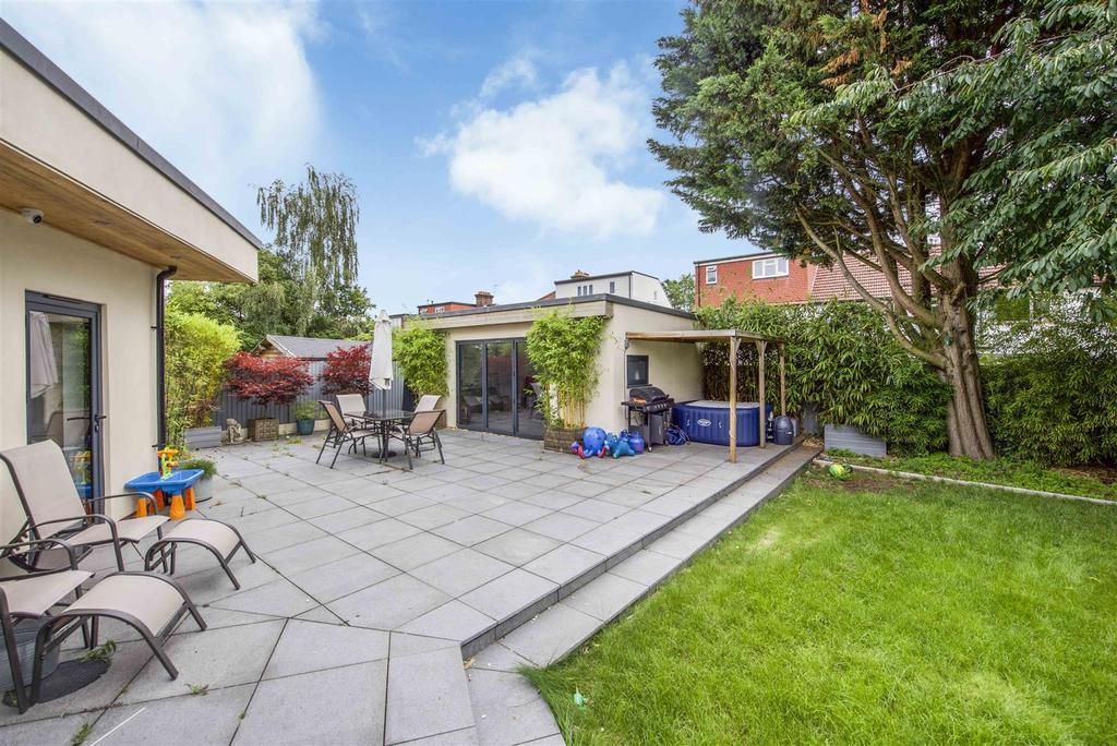 Woodland Gardens, Isleworth 4 bed semidetached house £1,200,000