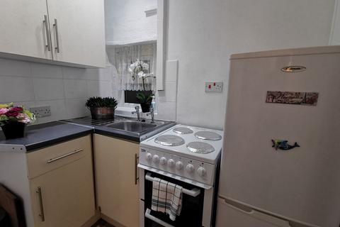 2 bedroom terraced house to rent, Heaton Road, Bradford, BD9