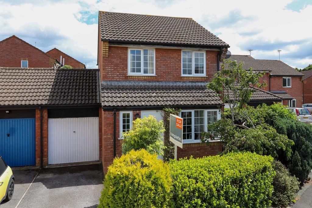 Clifford Drive, Bovey Tracey 3 bed link detached house £250,000