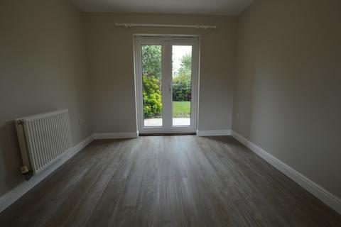 3 bedroom semi-detached house to rent, Blackbird Drive, Bury St. Edmunds