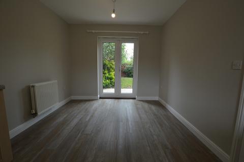 3 bedroom semi-detached house to rent, Blackbird Drive, Bury St. Edmunds