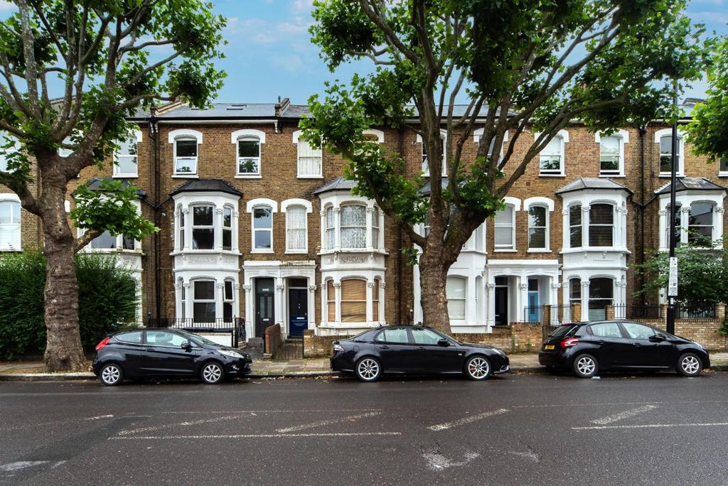 Hanley Road, London 4 bed house £3,200 pcm (£738 pw)