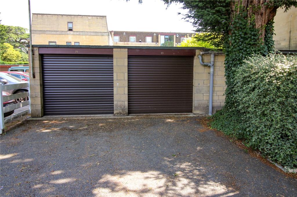 Abbey House, Cirencester, GL7 2 bed apartment £265,000